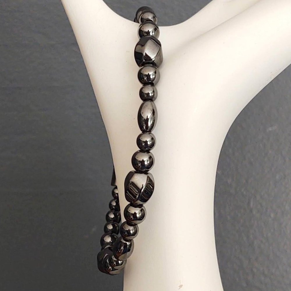 Hematite beaded magnetic closure bracelet